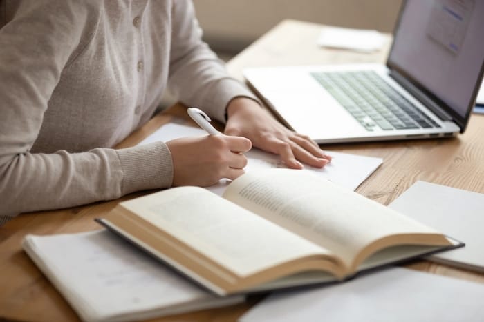 Get across phù hợp trong các bài phân tích, phản biện hoặc những bài essay diễn giải