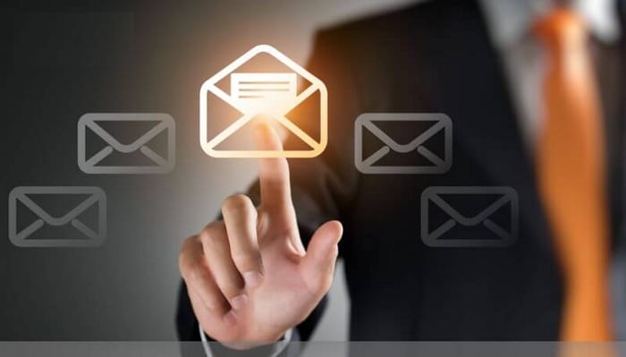 Get back to someone được dùng nhiều trong email, tin nhắn công việc