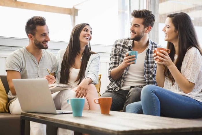 Trong các cuộc trò chuyện thân mật giữa bạn bè, đồng nghiệp, cấu trúc hỏi với get up to được sử dụng nhiều