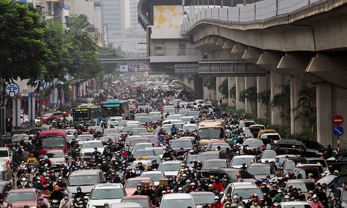 Jam/Be congested có thể dùng thay thế Back up để mô tả tình trạng giao thông đang ùn tắc