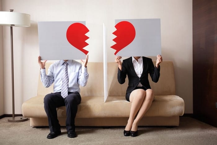 Break Up khác Breakup ở nghĩa là việc chia tay, tan vỡ hoặc sự kiện đó