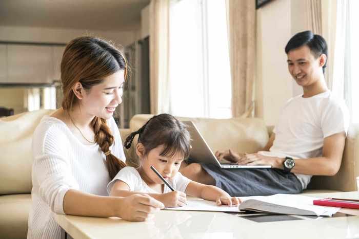 Bring up còn được dùng để nói đến sự nuôi nấng, dạy dỗ,... thường dùng trong giáo dục, gia đình