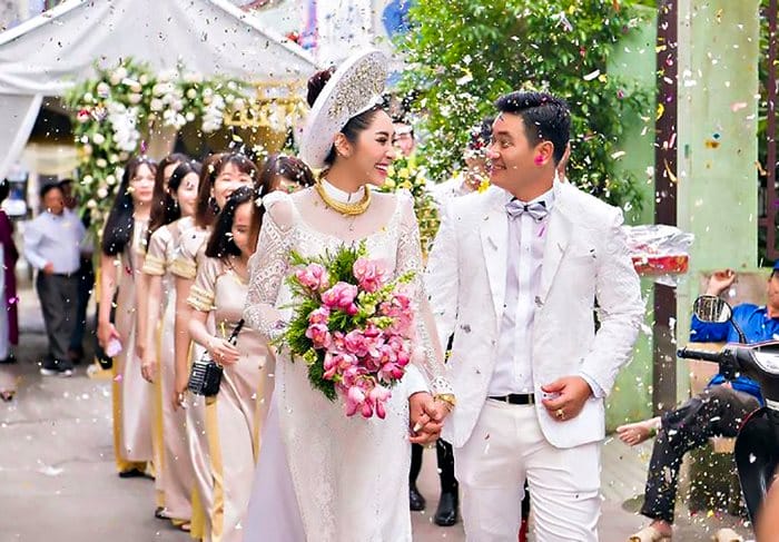 Give away còn mang nghĩa trao cô cho chú rể trong đám cưới