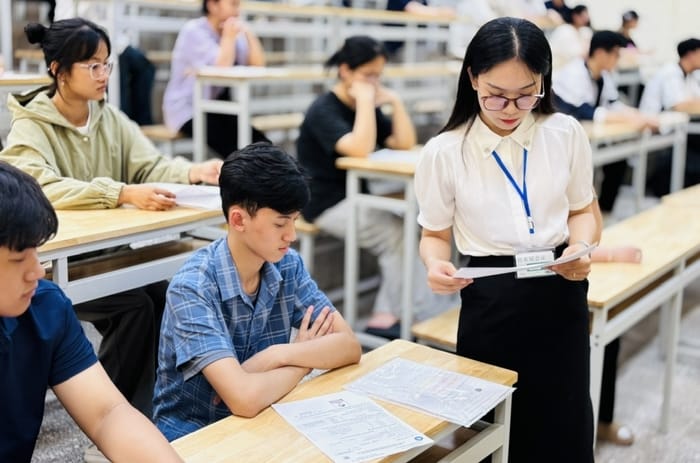 Go in for có thể mang nghĩa “tham gia” (giải thi đấu hoặc kỳ thi học thuật)