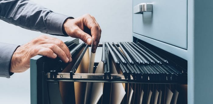 Put Away dùng trong môi trường công sở thường nói về việc sắp xếp tài liệu, hồ sơ