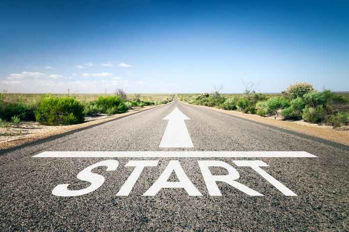Set Out có thể thay thế bằng begin, start,... khi muốn nói việc “bắt đầu” một hành động hoặc hành trình