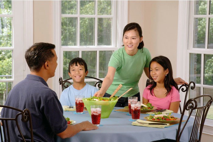 Take after còn được dùng khi nói về thói quen và sở thích giống nhau giữa hai người