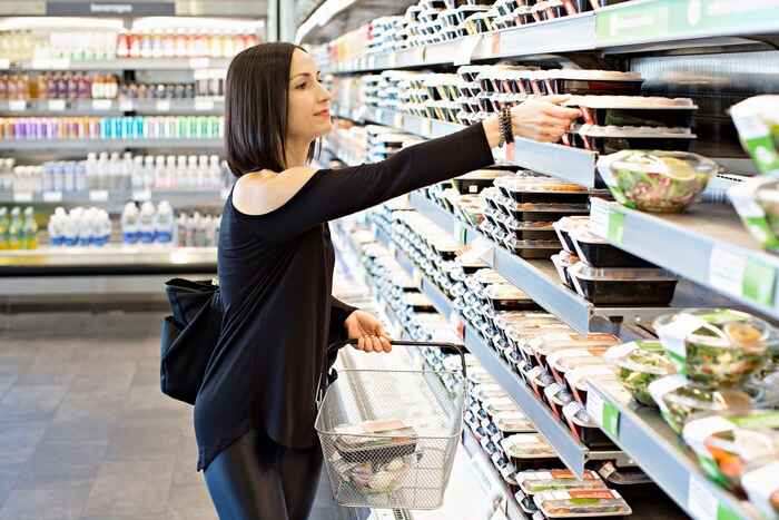 Take down có nghĩa cơ bản nhất hạ/lấy cái gì đó xuống từ vị trí cao hơn