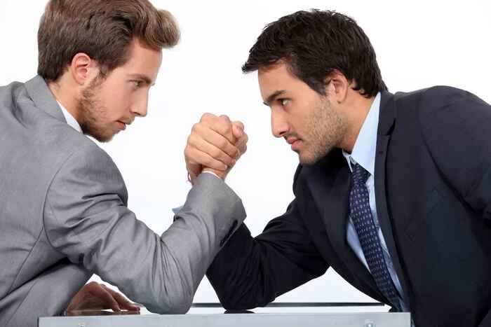Take on còn được sử dụng để nói về sự đối đầu hoặc cạnh tranh