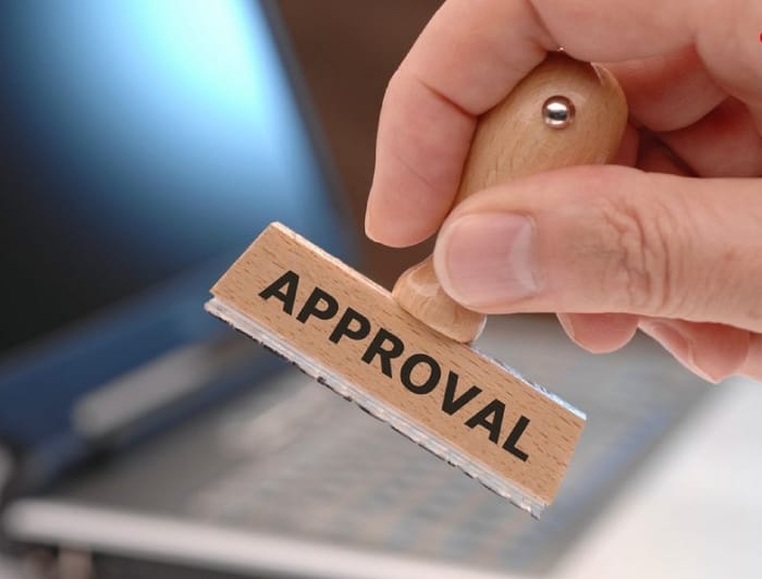 Nói về môi trường hành chính, approve được xem là hành động đối lập với turn down