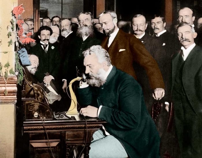 Gia đình Bell có truyền thống nghiên cứu về ngôn ngữ và phát âm nên ảnh hưởng lớn đến định hướng nghiên cứu của ông
