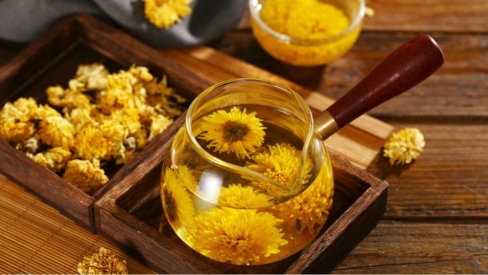 Loại đồ uống có thể giúp giảm căng thẳng, an thần hiệu quả là trà hoa cúc