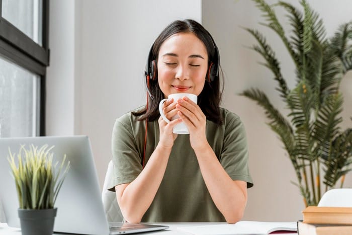 Hãy kết hợp chọn một đồ uống tốt và các thói quen lành mạnh để giảm căng thẳng hiệu quả hơn