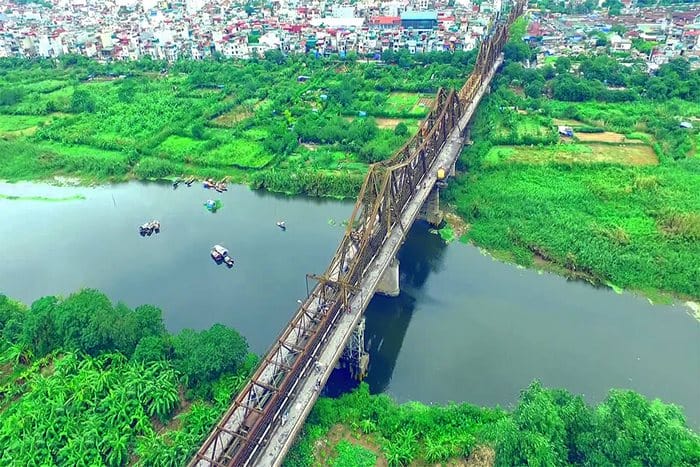 Sông dài nhất miền Bắc Việt Nam chính là Sông Hồng, đi qua các thành phố lớn như Hà Nội hay Hải Phòng