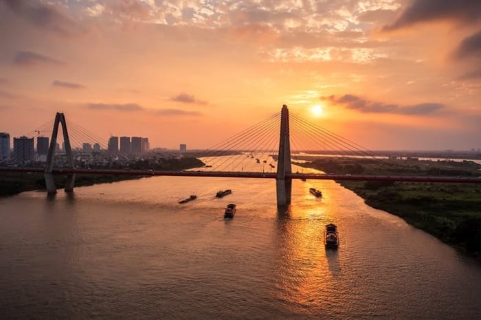 Sông Hồng gắn bó sâu sắc với con người và thiên nhiên, là nguồn cảm hứng bất tận trong văn học Việt