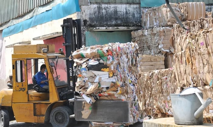 Tái chế giấy công nghiệp cần phân loại, sử dụng nhiều thiết bị hiện đại