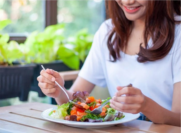 Xây dựng chế độ ăn uống khoa học, chăm sóc toàn diện để giúp đôi mắt luôn sáng khỏe